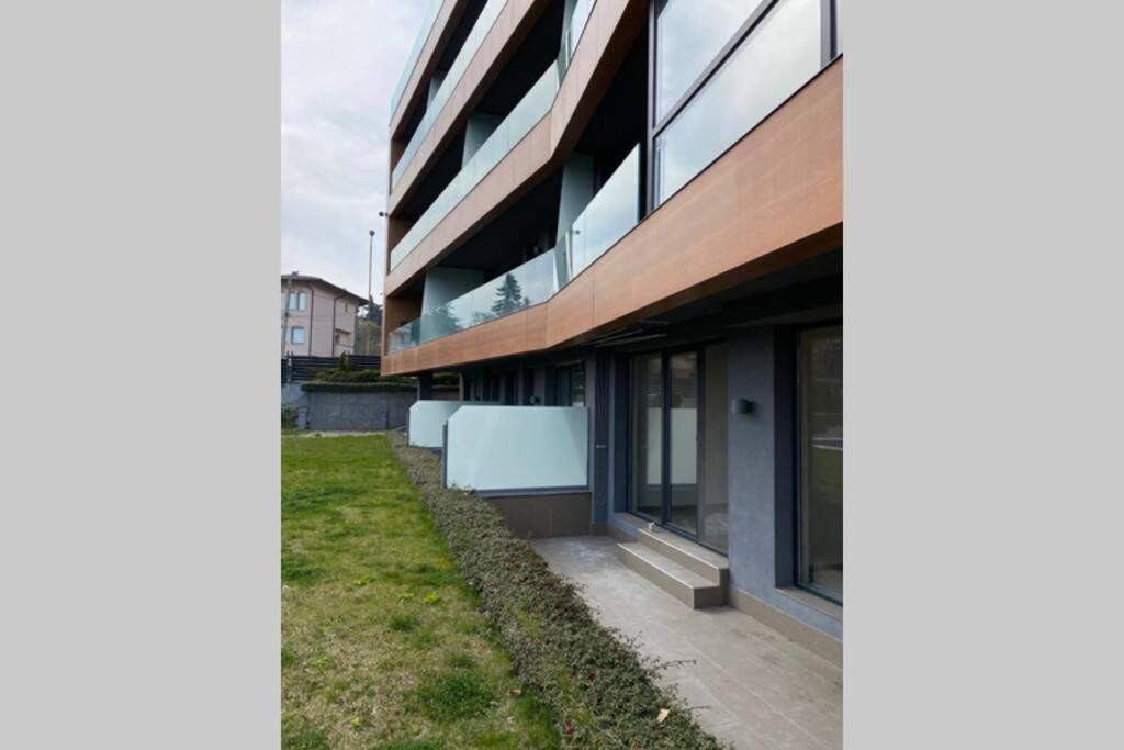 Cozy Red Bulldog Place In Apart-Complex/Pool Varna Ngoại thất bức ảnh