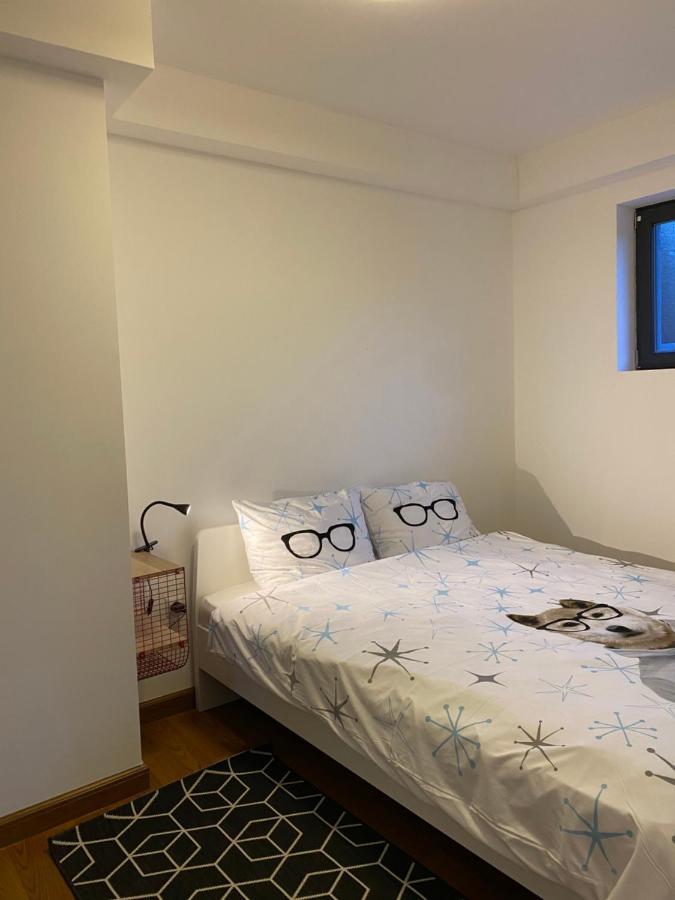 Cozy Red Bulldog Place In Apart-Complex/Pool Varna Ngoại thất bức ảnh