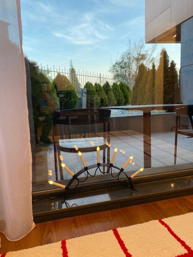 Cozy Red Bulldog Place In Apart-Complex/Pool Varna Ngoại thất bức ảnh